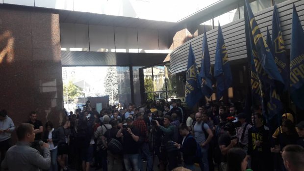 Нацкорпус протестував у Києві через звільнення бойовика Цемаха: фото, відео