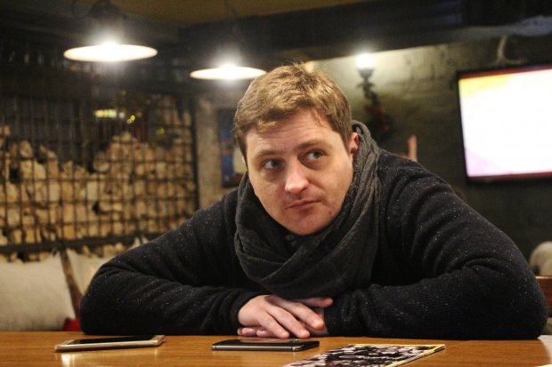 Не має права грати інші ролі, він Серпень – і все: Вячеслав Довженко про Кіборгів, майбутнє театру і кіно та те, чому він не на фронті