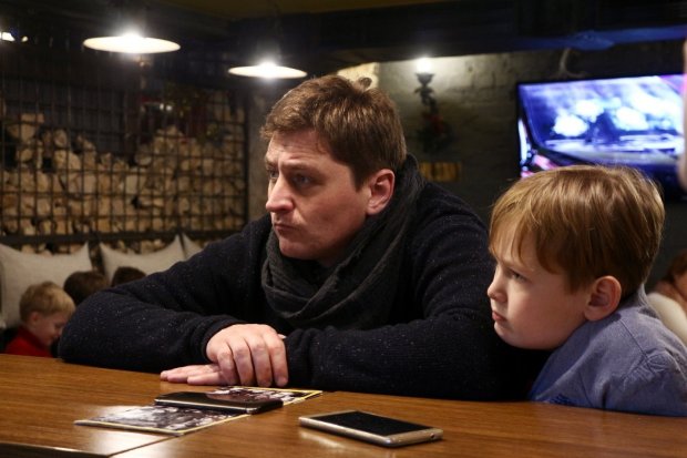 Не має права грати інші ролі, він Серпень – і все: Вячеслав Довженко про Кіборгів, майбутнє театру і кіно та те, чому він не на фронті