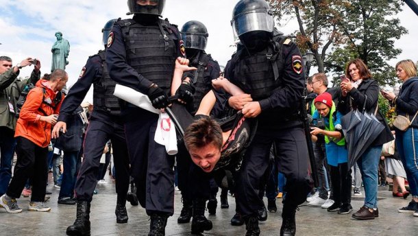 Нова хвиля протестів у Росії: силовики вирішили вимикати інтернет
