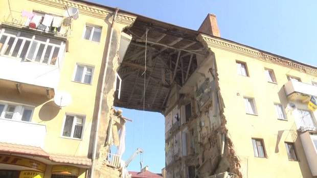 Обвал будинку у Дрогобичі: чому рятувальники відкинули версію вибуху газу