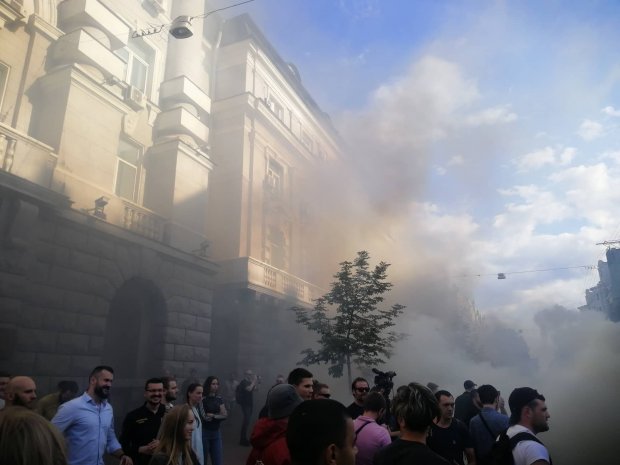 Під будівлею СБУ активісти вимагають негайних дій проти каналу 112-Україна