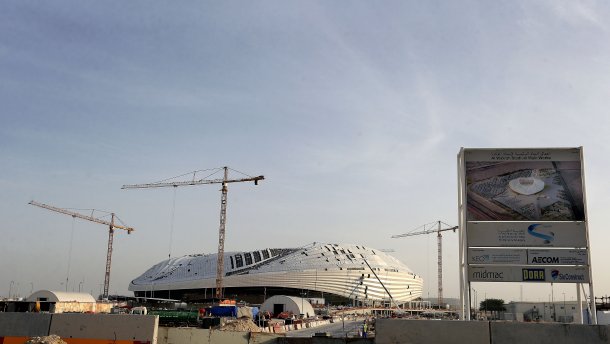 Під час будівництва стадіонів у Катарі до ЧС-2022 загинуло 1400 будівельників з Непалу