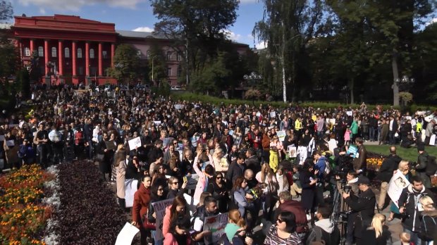 Побиття, моріння голодом, вирізання голосових звязок: проти чого виступали зоозахисники у Марші