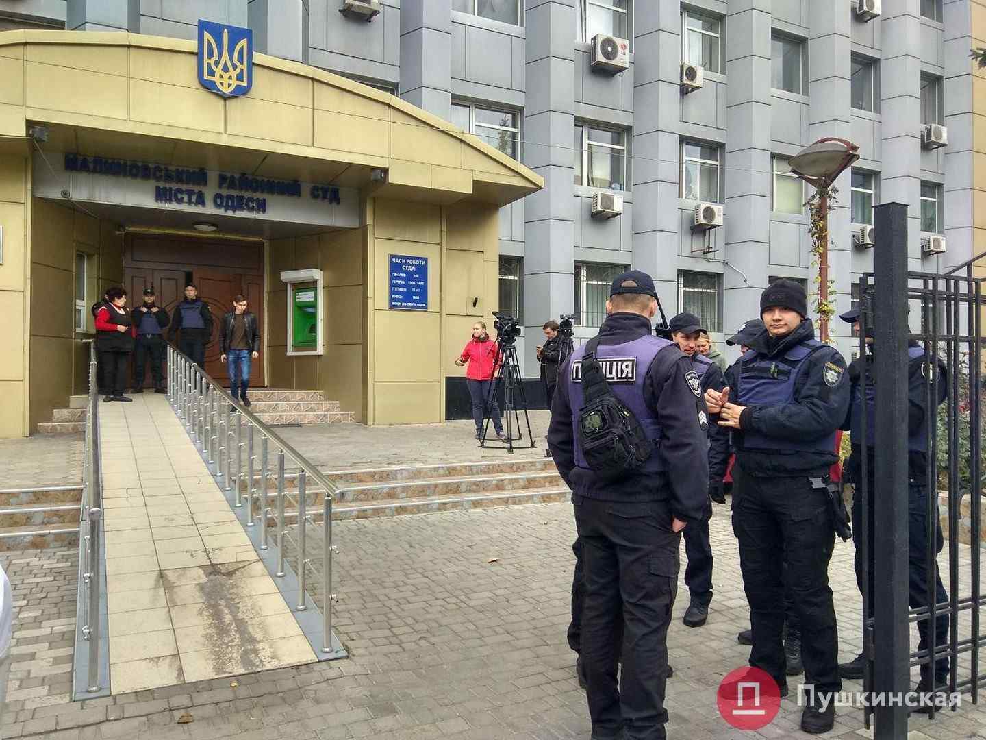 Полиция ищет бомбу в одном из судов Одессы. Обновлено