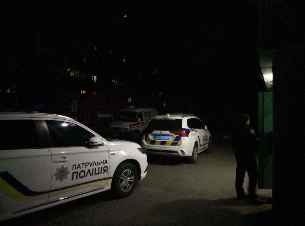 Полиция искала бомбу в жилом доме на Таирова. Фото