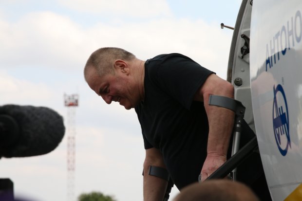 Полонені українці повернулися з вязниць Росії: хроніка у фото та відео