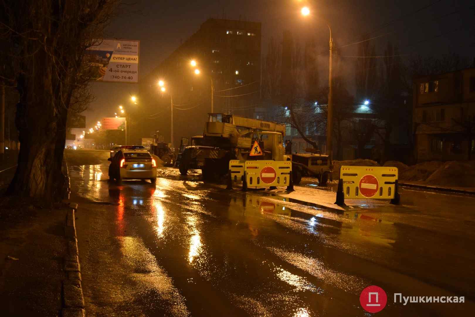 Последние сводки с «водопроводного фронта» на Люстдорфской дороге: работы идут, нового «дедлайна» нет. Видео