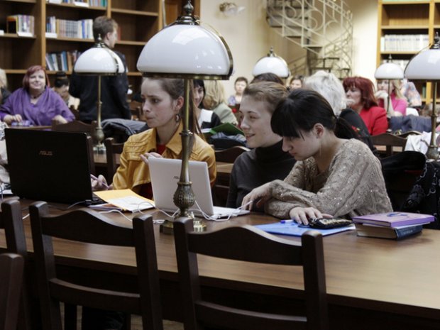 Потрібно скоротити кількість державних вишів в Україні, – експерт про реформу освіти