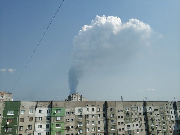 Пожежу на хімпідприємстві під Львовом вдалося ліквідувати: фото, відео