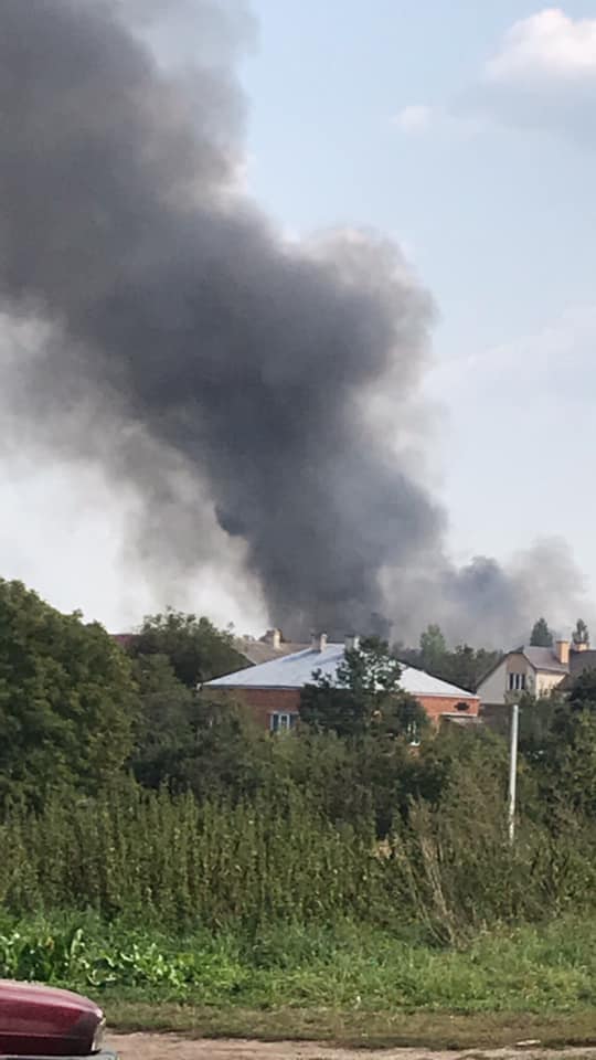 Пожежу на хімпідприємстві під Львовом вдалося ліквідувати: фото, відео