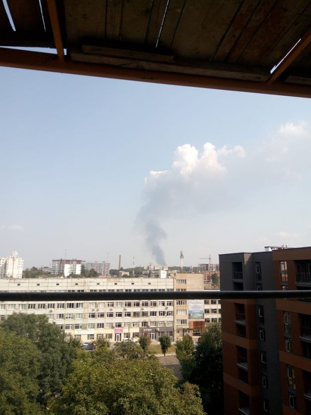 Пожежу на хімпідприємстві під Львовом вдалося ліквідувати: фото, відео