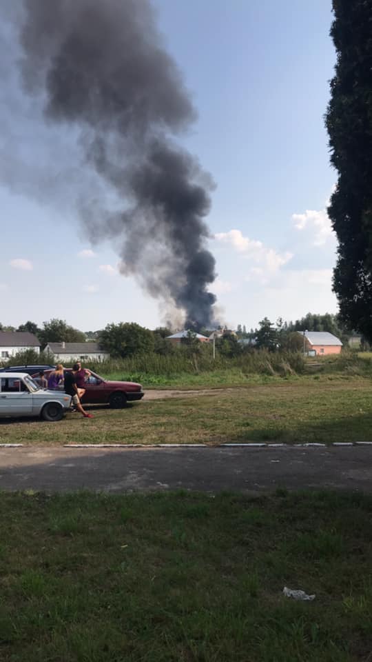 Пожежу на хімпідприємстві під Львовом вдалося ліквідувати: фото, відео