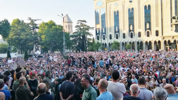 Протести у Грузії поновилися: що зараз відбувається біля парламенту