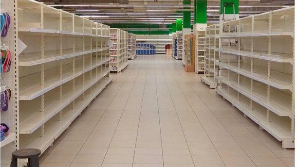 Пусті полиці, жодного покупця: зявилися сумні фото з супермаркету у Донецьку