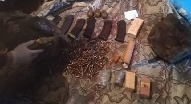 Ракети, гранати, вибухівка: на Київщині виявили закладки зі зброї, вивезеної з Донбасу