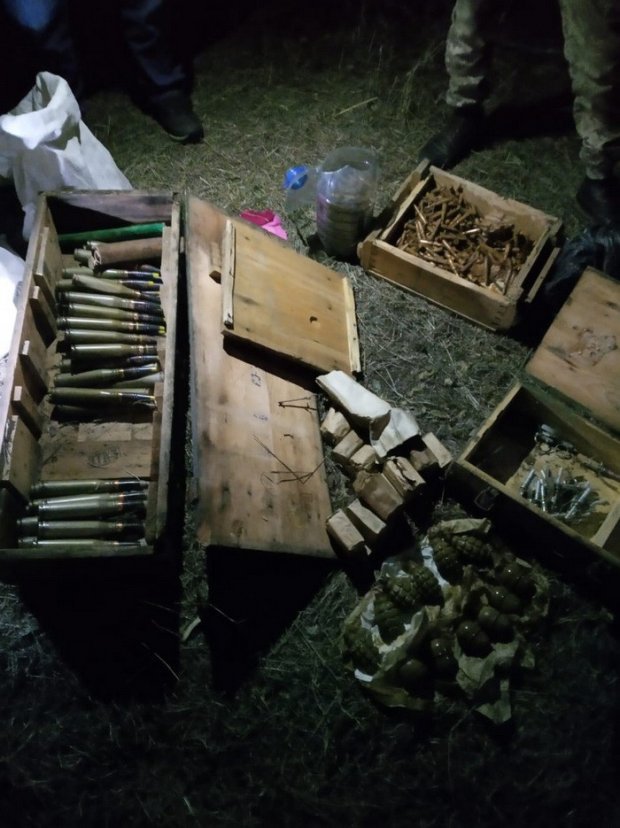 Ракети, гранати, вибухівка: на Київщині виявили закладки зі зброї, вивезеної з Донбасу