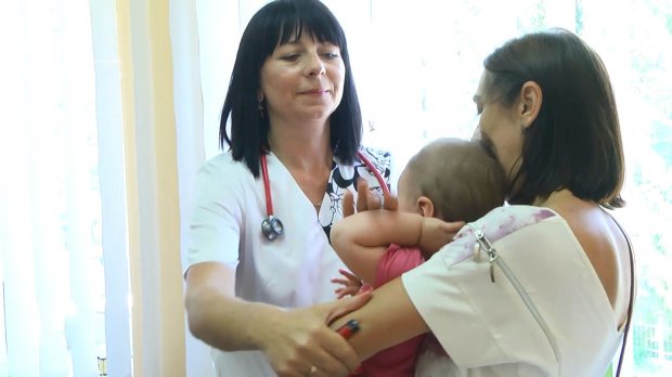 Сімейна лікарка перетворила сільську амбулаторію на майже приватну клініку: відео