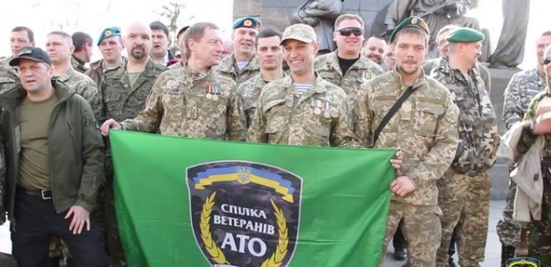 Сафарі на представників ЛГБТ: у яких питаннях розходяться волонтери та націоналісти