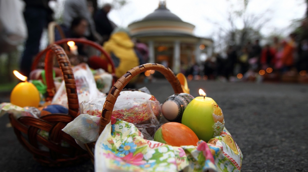 Що потрібно святити на Великдень – які продукти можна і не можна класти до кошика