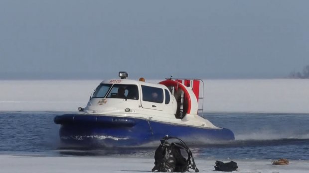 Що робити, якщо провалився під кригу: поради рятувальників