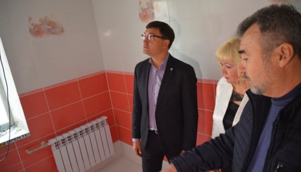 Щоб ви всі потонули в цьому туалеті: у мережі показали шкільну вбиральню за мільйон