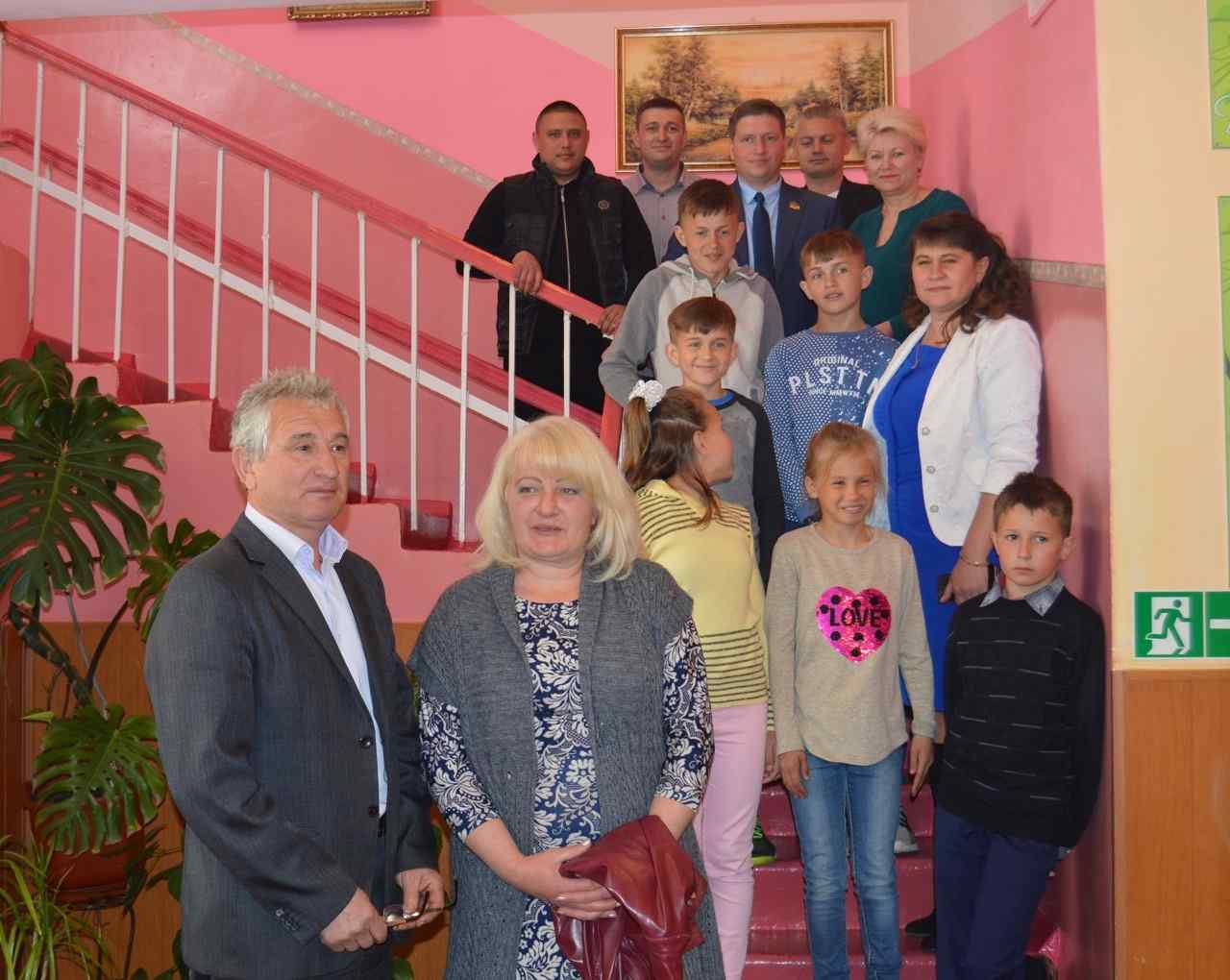 Семья из Одесской области усыновила пять детей по просьбе дочери