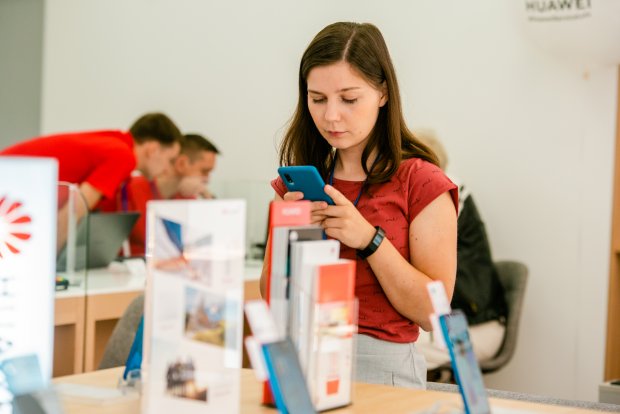 Сервісний центр Huawei запрацював у Львові: фото з відкриття