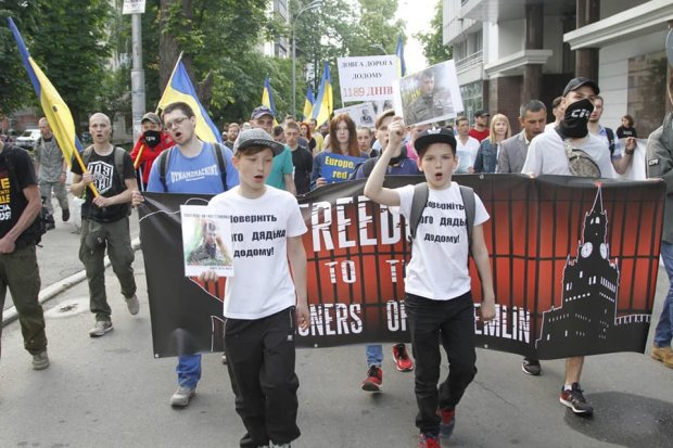 Син скоріше зломиться, але не зігнеться, – батько військовополоненого