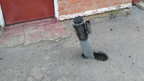 Снаряди посеред вулиць: наслідки вибухів біля Ічні показали на моторошних фото і відео