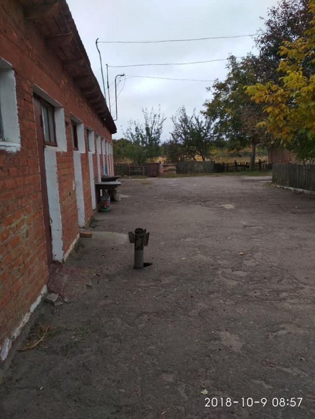 Снаряди посеред вулиць: наслідки вибухів біля Ічні показали на моторошних фото і відео