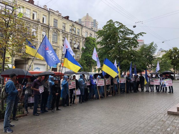 Співробітники АІС пікетували Державне бюро розслідувань