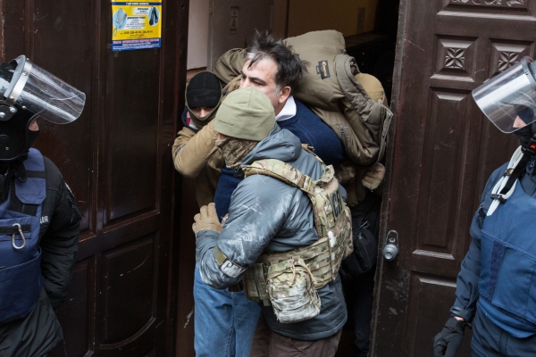 Сухим із води: як Саакашвілі вислизнув від СБУ