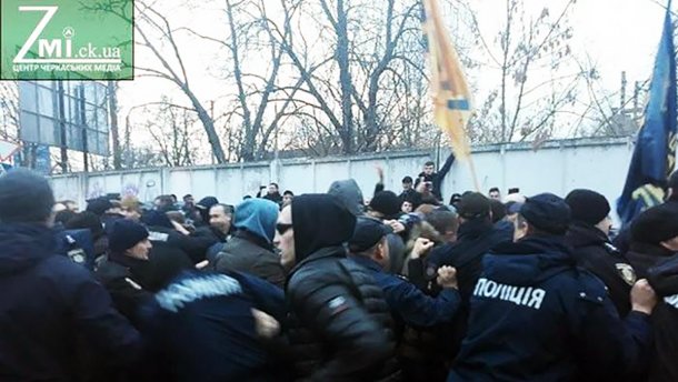 Сутички в Черкасах під час виступу Порошенка: поліція затримала організаторів інциденту