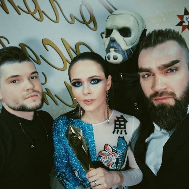 Тіна Кароль, Джамала та інші зірки на премії Золота Жар-птиця: фото з червоної доріжки