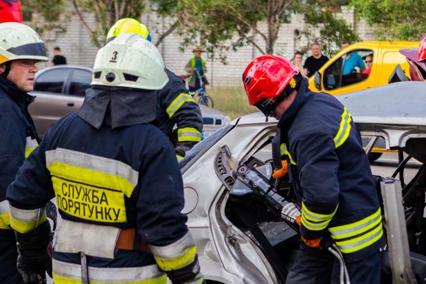 Три авто зіткнулися у Дніпрі: загинули подружня пара та 11-річна дитина
