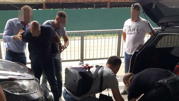 У Борисполі затримали наркоторговців з рекордною партією кокаїну: фото і відео