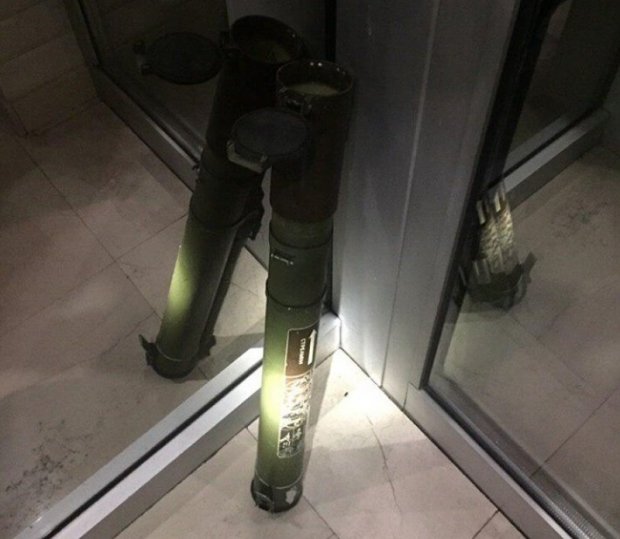 У центрі Львова біля готелю знайшли заряджений гранатомет