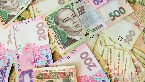 У чоловіка вкрали 15 мільйонів готівки на трасі: деталі