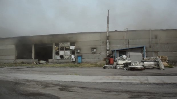 У Дніпрі горіли склади: вогонь знищив тонни гречки
