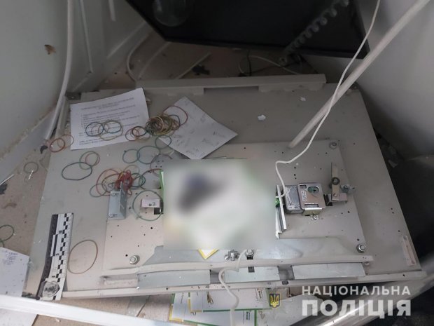 У Харкові та Дніпрі невідомі підірвали банкомати та вкрали гроші: фото та відео