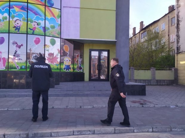 У Камянському стріляли в активіста, є постраждалі: фото (оновлено)