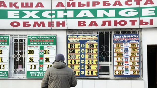 У Казахстані масово скуповують валюту після заяви Назарбаєва про відставку