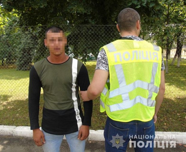У Києві через сварку чоловік вистрелив у дівчину