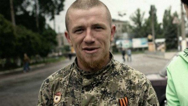 У мережі кепкують з відвислого пуза бойовика Мотороли