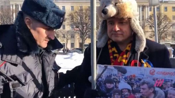 У Санкт-Петербурзі затримали активіста через український прапор