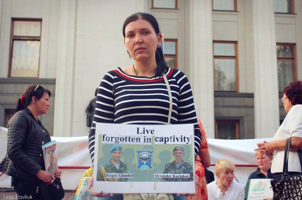 У той день, як він потрапив у полон, я дізналась, що вагітна, – дружина військовополоненого