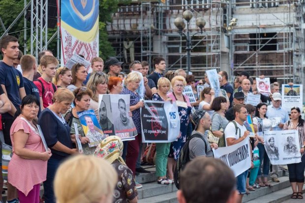 У той день, як він потрапив у полон, я дізналась, що вагітна, – дружина військовополоненого