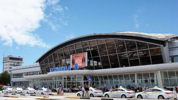 Україна не впустила матір чоловіка, який допомагає воїнам