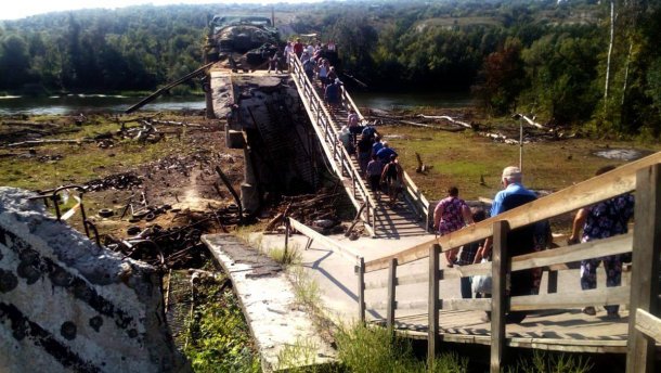 Україна призупинила демонтаж оборонних укріплень у Станиці Луганській